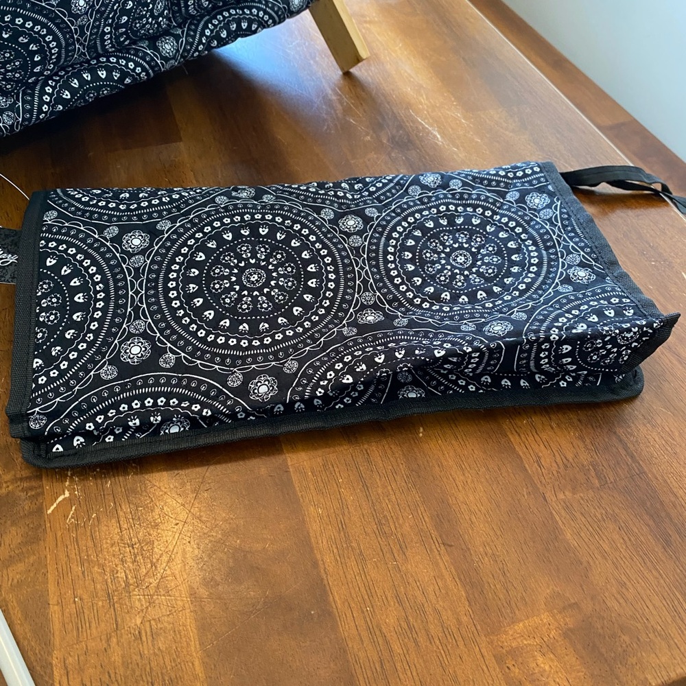 Black medallion pattern knitting caddy and needle/hook cases - Picture 8 of 9